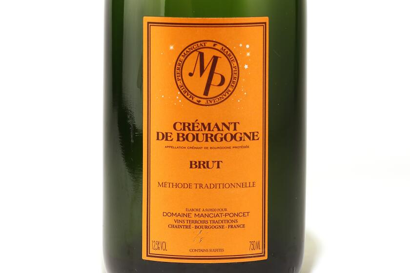 This dry sparkling Crémant di Bourgogne is all Chardonnay, with a fine mousse, a taste of apples, flowers and citrus -- and a long satisfying finish.