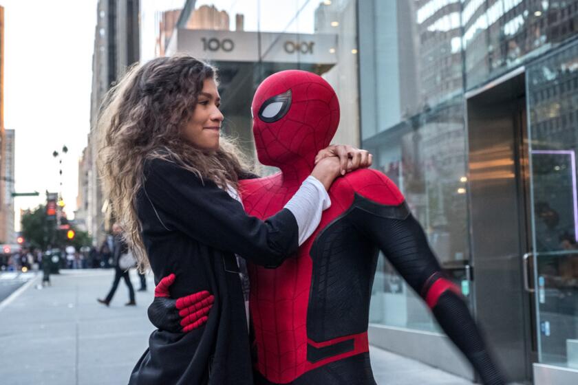 Michelle (Zendaya) y Spider-Man (Tom Holland) en una escena de "Spider-Man: Far From Home".