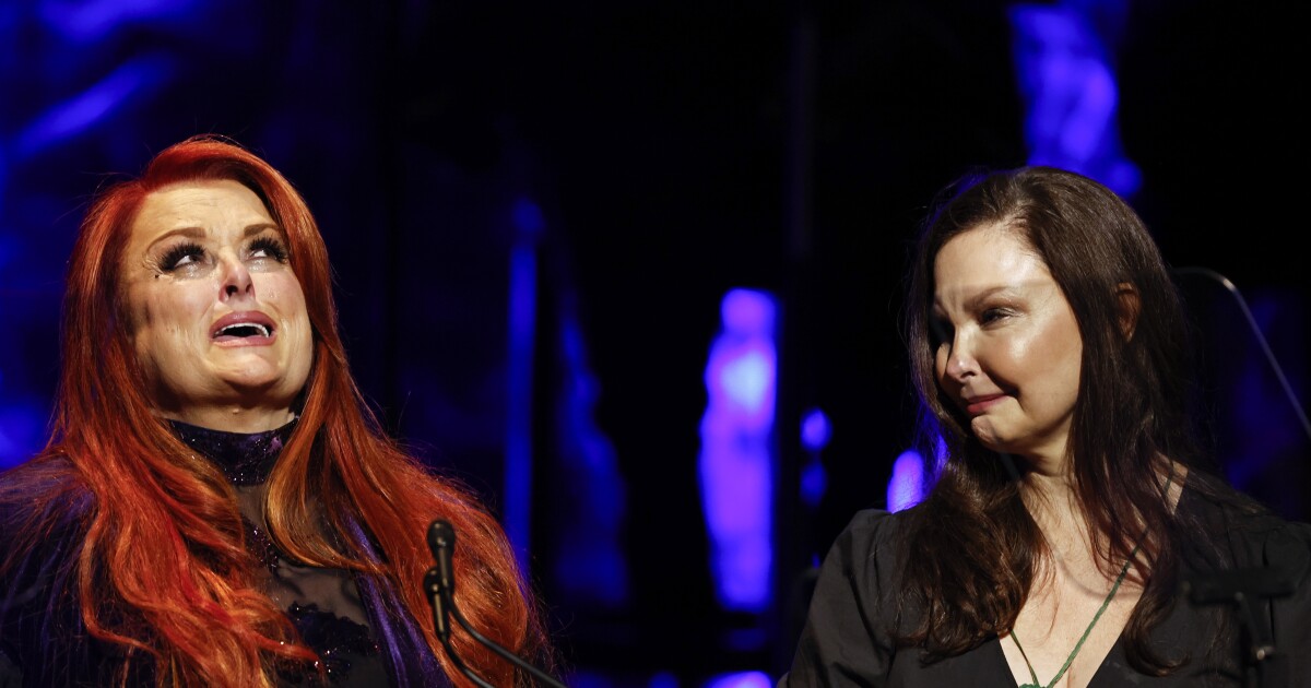 A day after Naomi Judd’s death, her daughters usher the Judds into country hall of fame