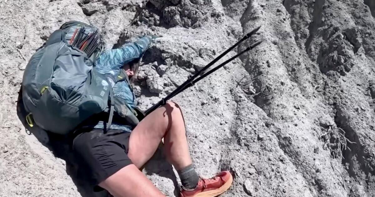 Rescue video shows hikers clinging to the cliff on the top of the Pacific Mountain Rescue video shows hikers clinging to the cliff on the top of the Pacific Mountain