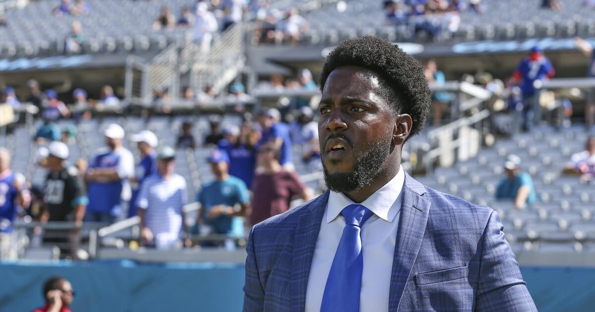 Chargers meet with Giants executive about general manager job