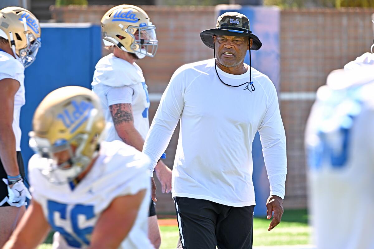 New UCLA inside linebackers coach Ken Norton Jr. instructs players during practice Aug. 18, 2022.