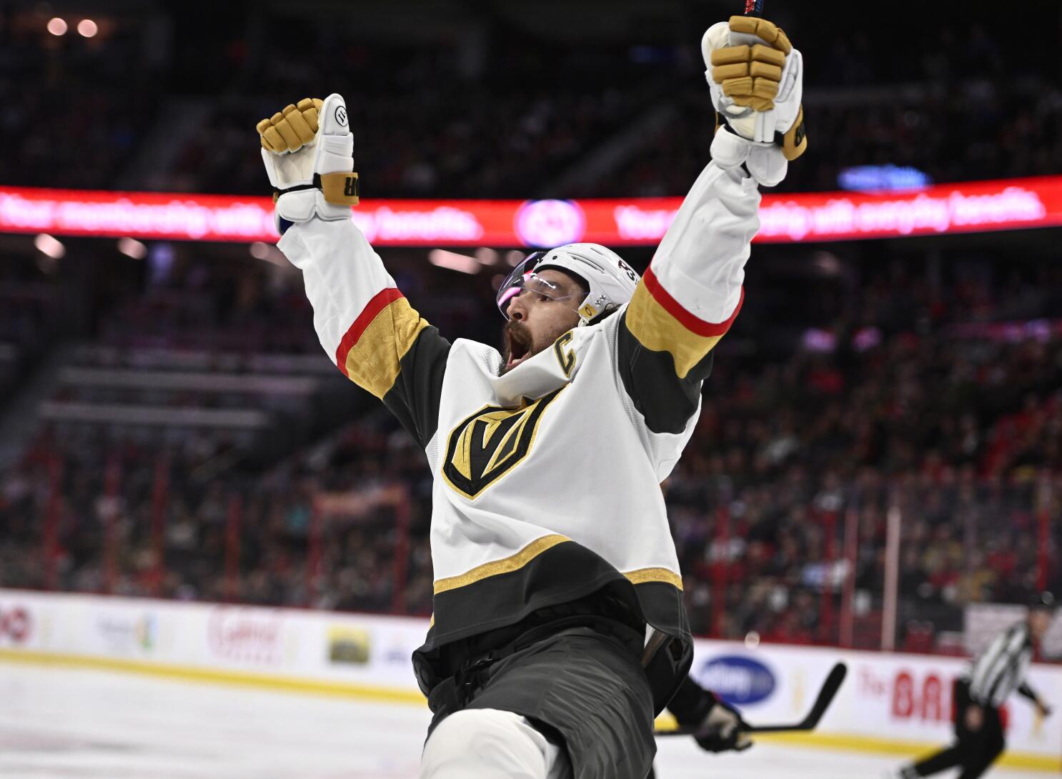 Golden Knights jump out to big lead, hold off Senators 5-4