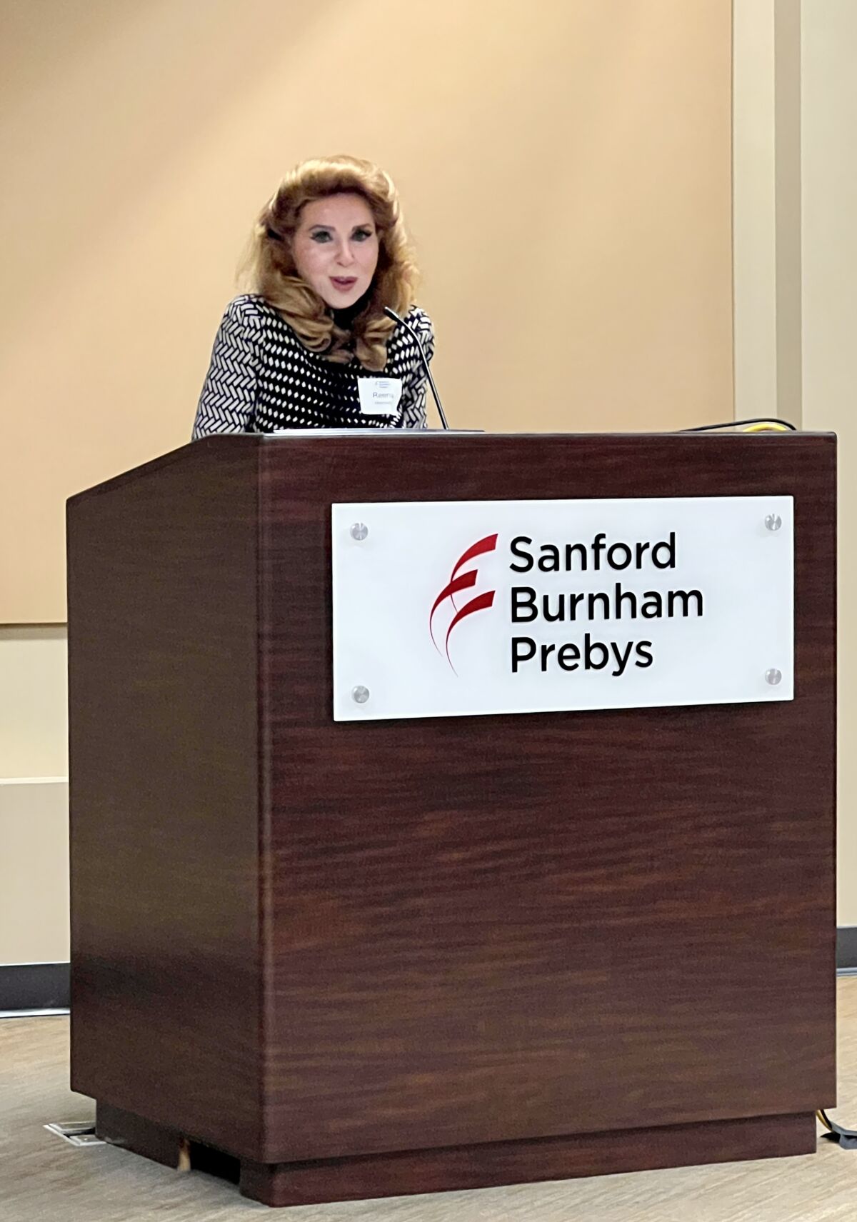 Reena Horowitz, co-founder of Sanford Burnham Prebys' G12 talks, speaks at the Jan. 24 event.