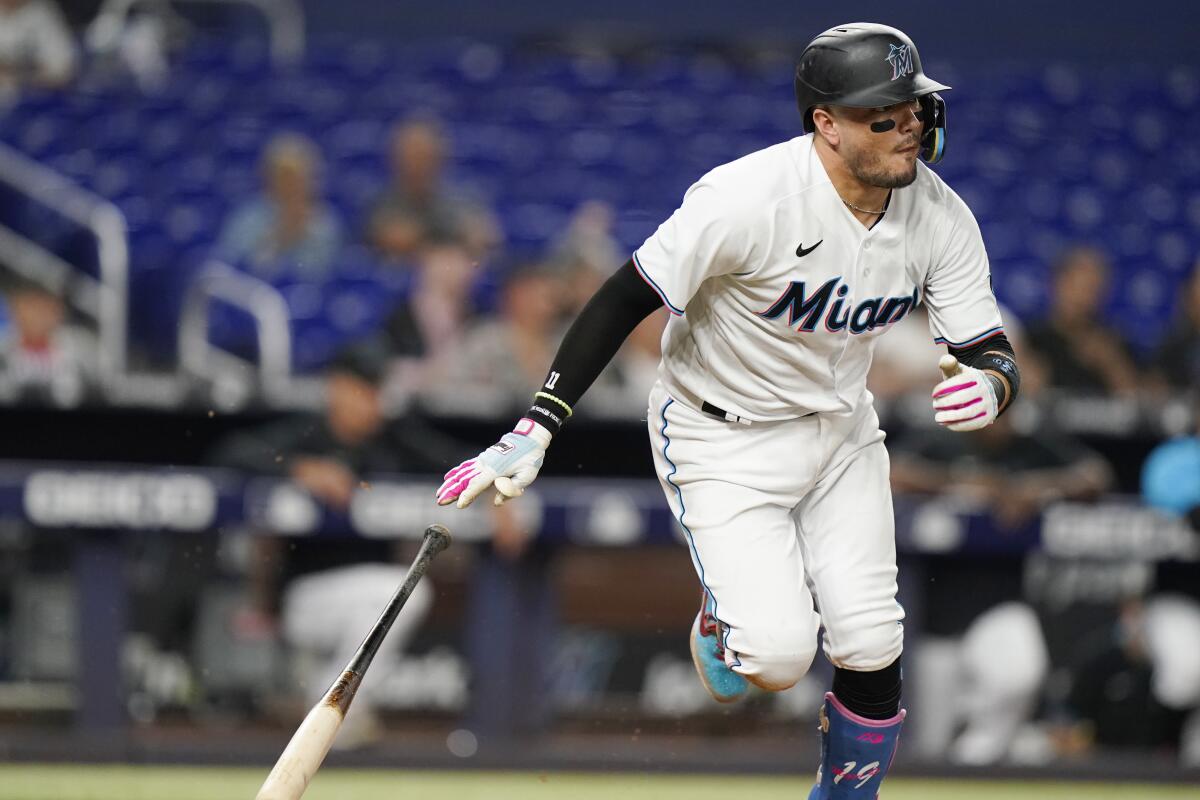 Miguel Rojas trade: Marlins send shortstop to Dodgers for infield