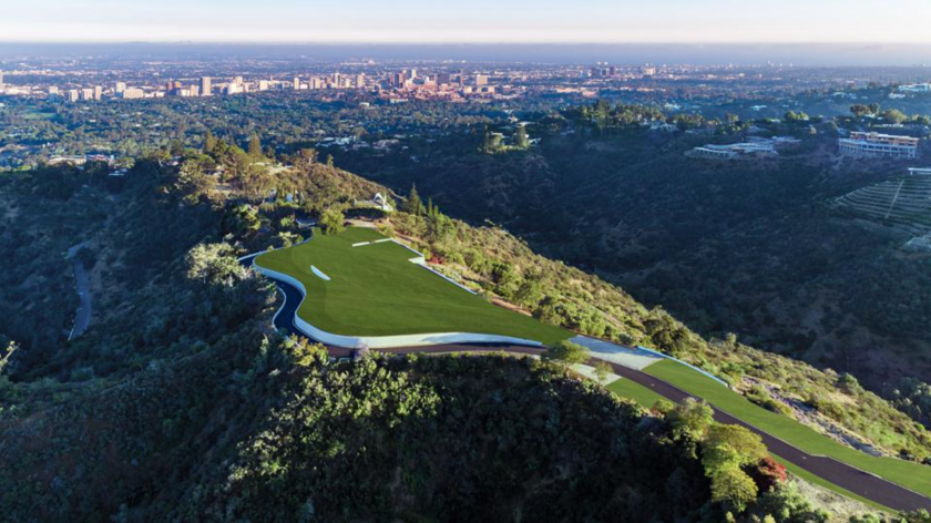 Enchanted Hill, un preciado sitio de desarrollo propiedad del difunto cofundador de Microsoft, Paul Allen, se extiende por 120 acres en Beverly Crest.