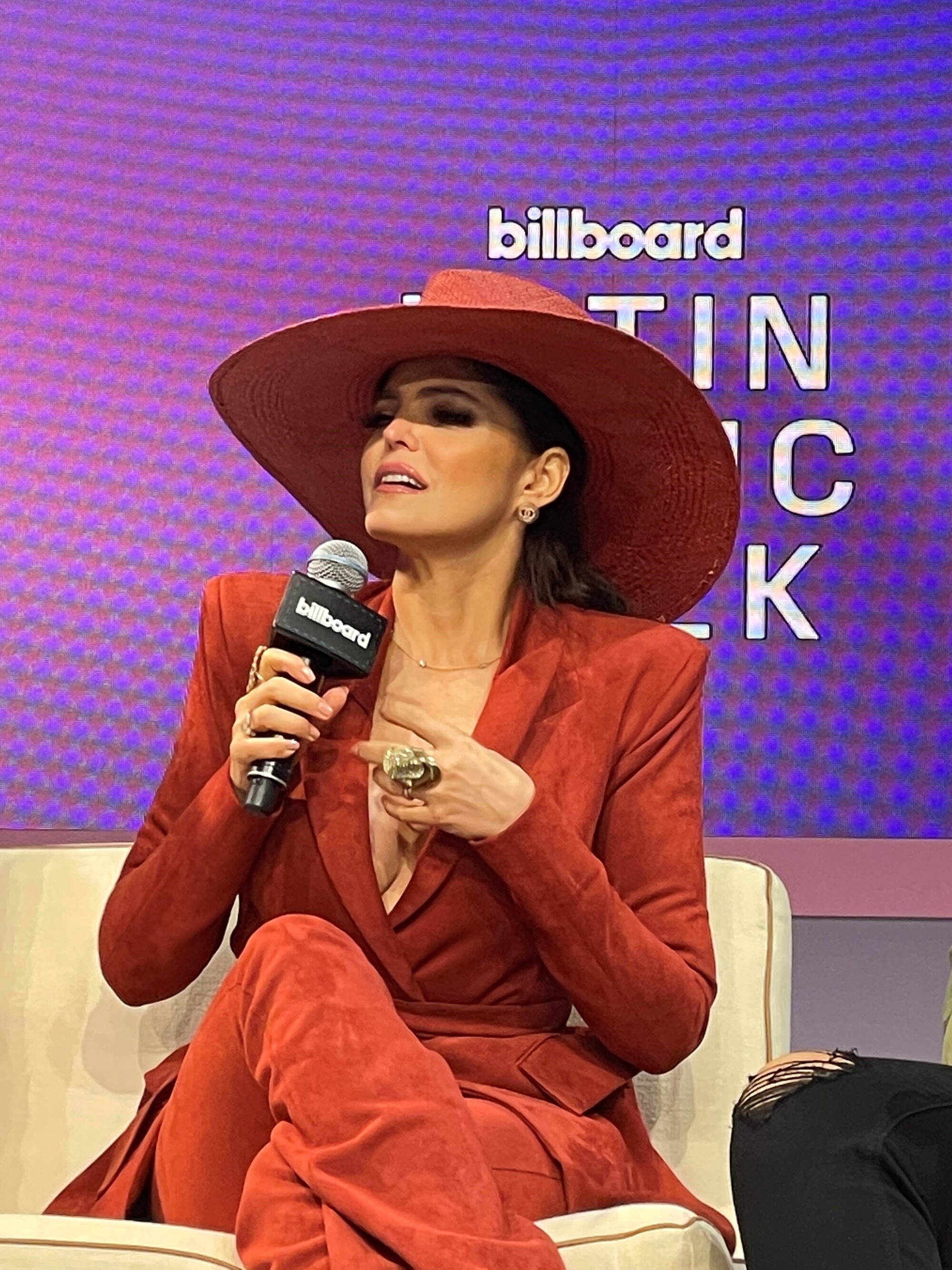 Ana Bárbara durante su participación en una de las Conferencias de Billboard.