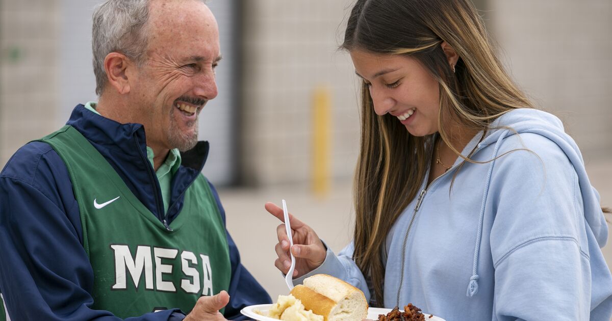 Costa Mesa athletes enjoy All-Sports Cup lunch, the spoils of victory in crosstown rivalry