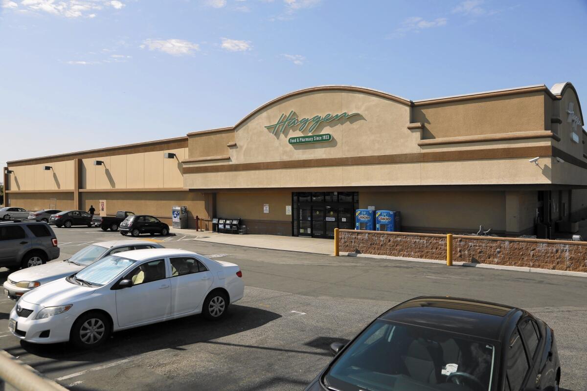 Smart & Final Stores Inc. will acquire 32 Haggen stores in Central and Southern California.