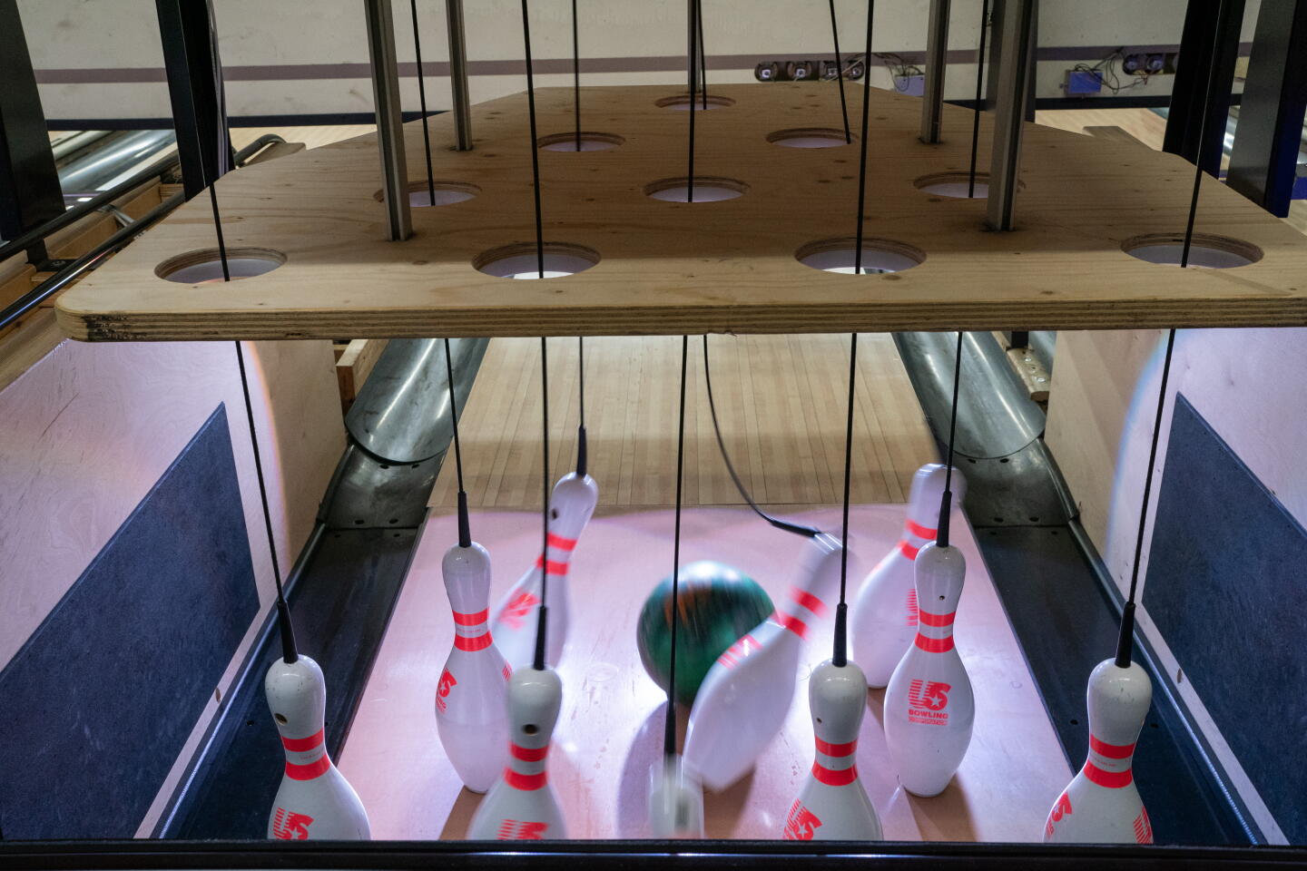 String Pin Machine A new technology is upending the simple game of bowling - Los Angeles Times