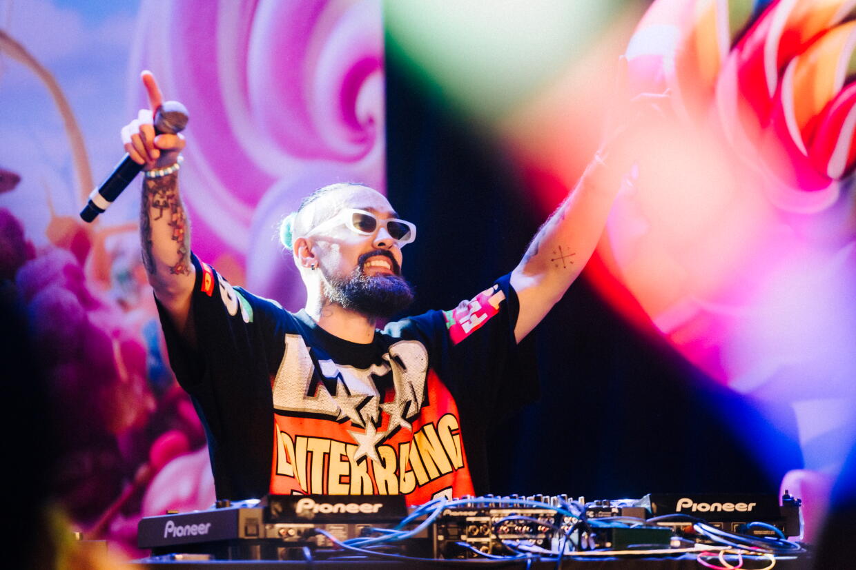 Niño Rave Lenny Pearce's baby rave: dancing toddlers, glow sticks and bass drops ...