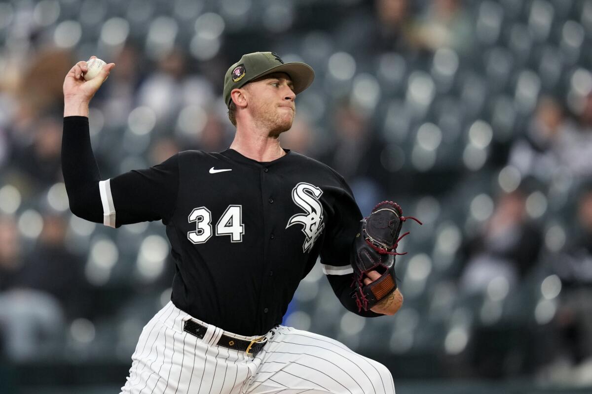 White Sox ace Lucas Giolito loses perfect game in seventh inning vs.  Athletics, leads Chicago to Game 1 win 