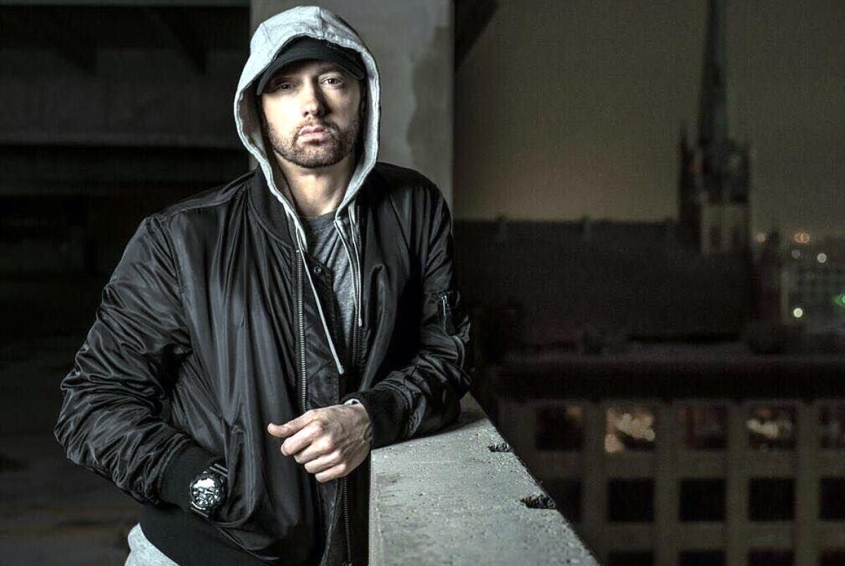 Disquera de Eminem demanda a Spotify