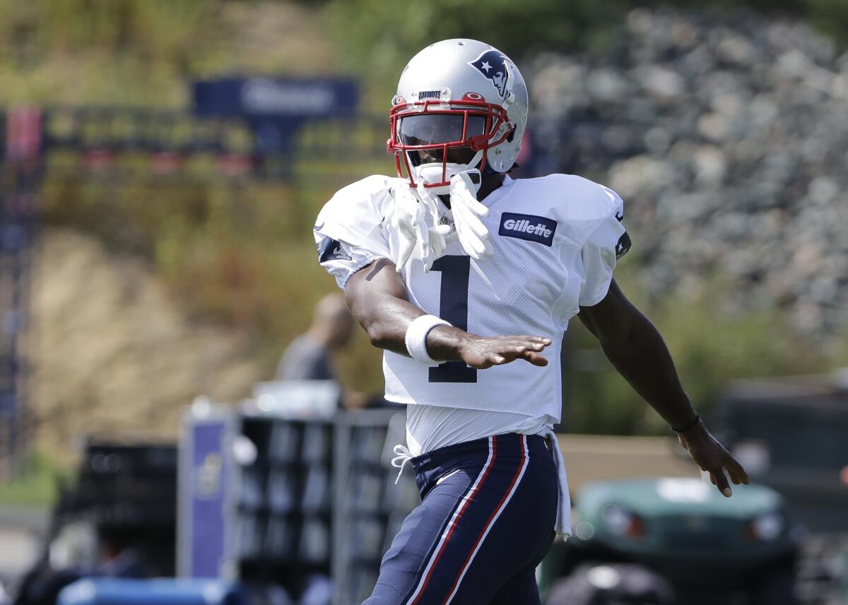 New England Patriots wide receiver Antonio Brown works out during an NFL football practice, Wednesday, Sept. 11, 2019, in Foxborough, Mass. Brown practiced with the team for the first time on Wednesday afternoon, a day after his former trainer filed a civil lawsuit in the Southern District of Florida accusing him of sexually assaulting her on three occasions. (AP Photo/Steven Senne)