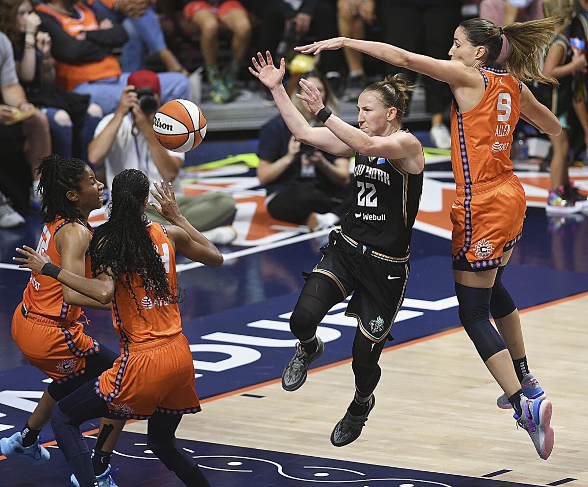 Breanna Stewart scores 45 points in 3 quarters; sets franchise, WNBA  records in Liberty home opener