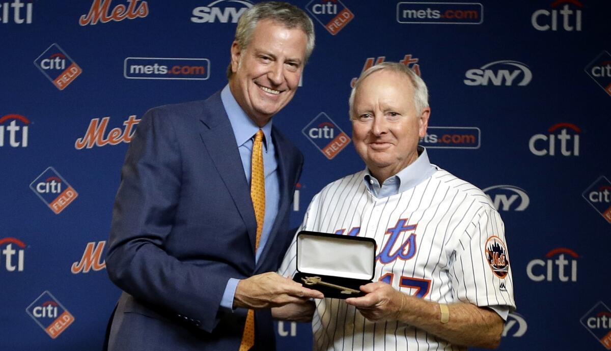 Rod Gaspar is presented with a key to the city from New York Mayor Bill de Blasio during the 50th anniversary celebration of the Mets winning the World Series.