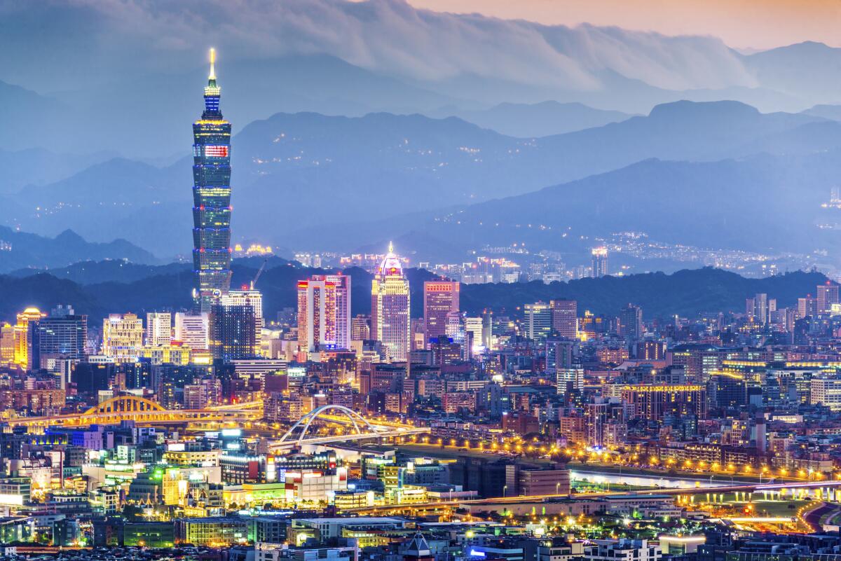 Just look at that Taipei skyline.