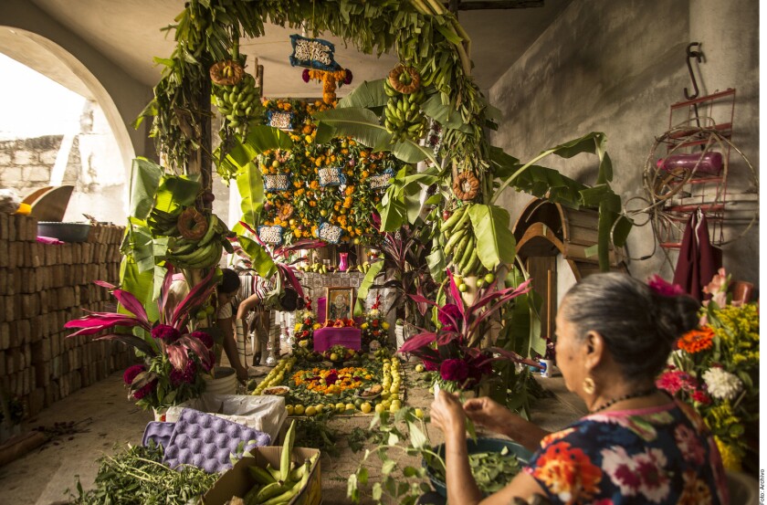 Oaxaca, en Día de Muertos, desmuestra sus mejores tonos en los altares.