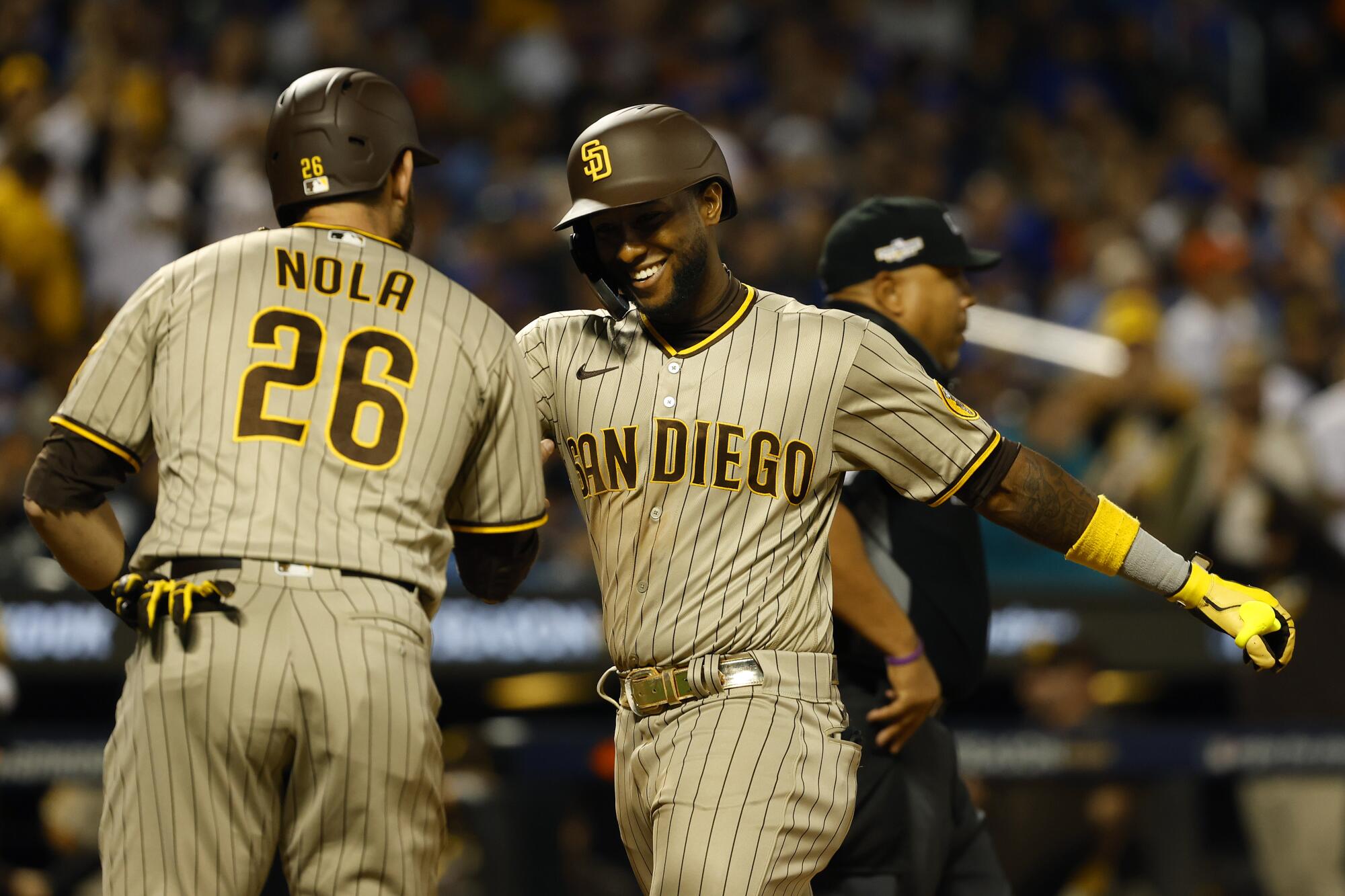 Padres stun Mets with four homers off Scherzer, win Game 1 - The