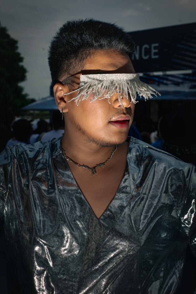 Renaissance World Tour Photos: Beyoncé fans arrive in style and silver ...
