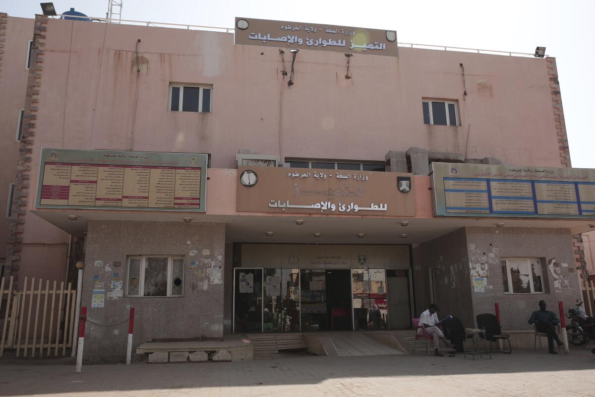 Funcionarios médicos sudaneses advirtieron el lunes que más de 1.500 cadáveres no identificados amontonados 