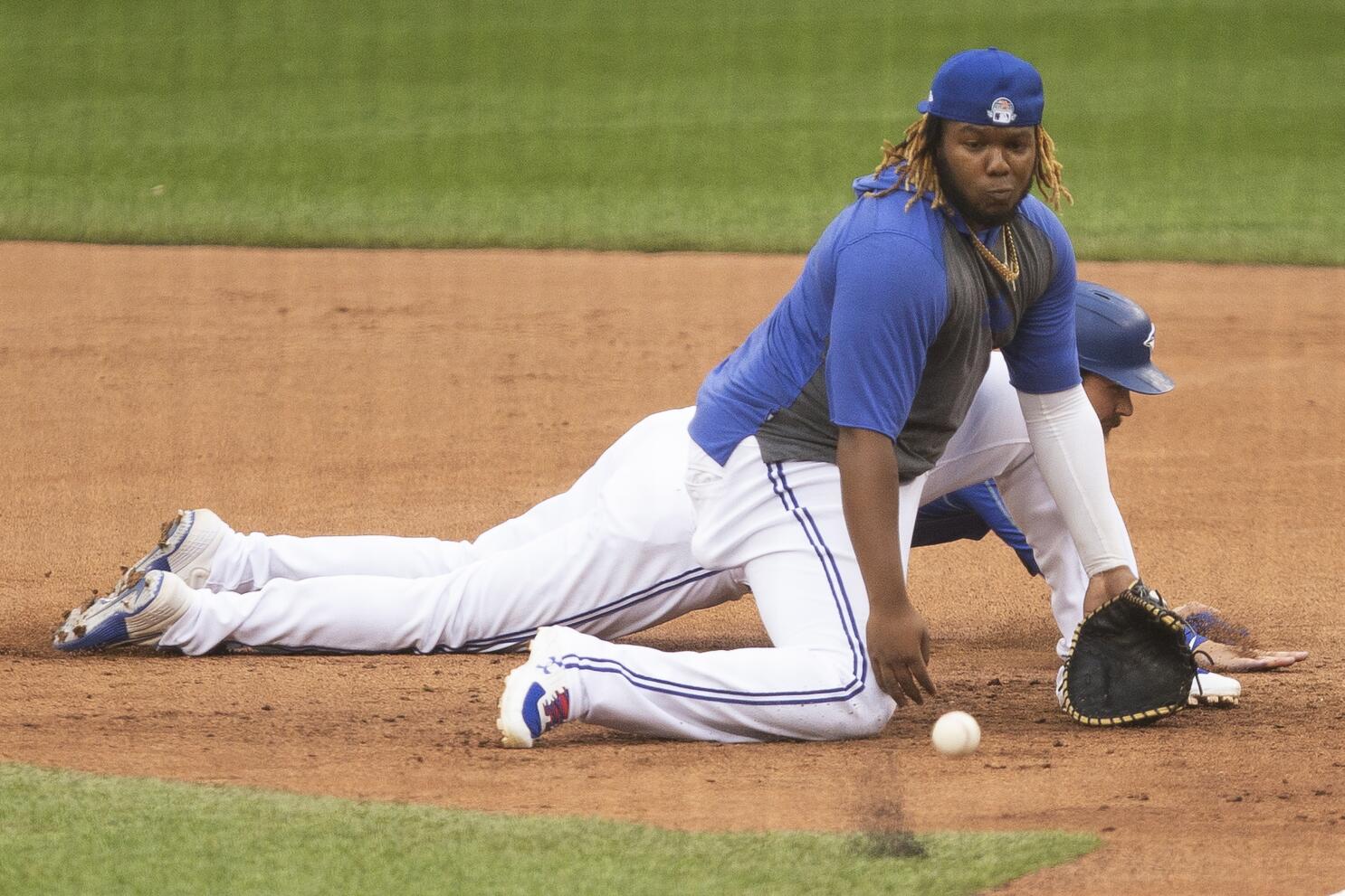 Toronto Blue Jays slugger Vladimir Guerrero Jr. day-to-day with right knee  inflammation - The San Diego Union-Tribune