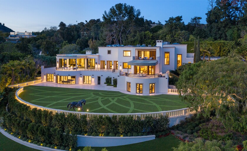 Steve Wynn's contemporary mega-mansion spans 27,000 square feet on 2.7 acres.