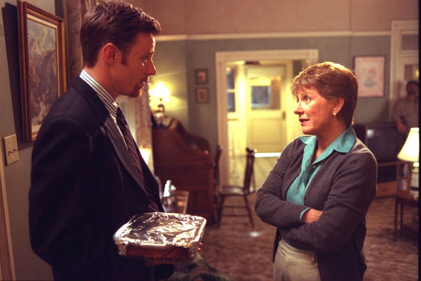 în 2001, Patty Duke s-a reunit cu fiul Mackenzie Astin, interpretând-o pe mama personajului său într-un episod din seria SUA "primii ani.""First Years."