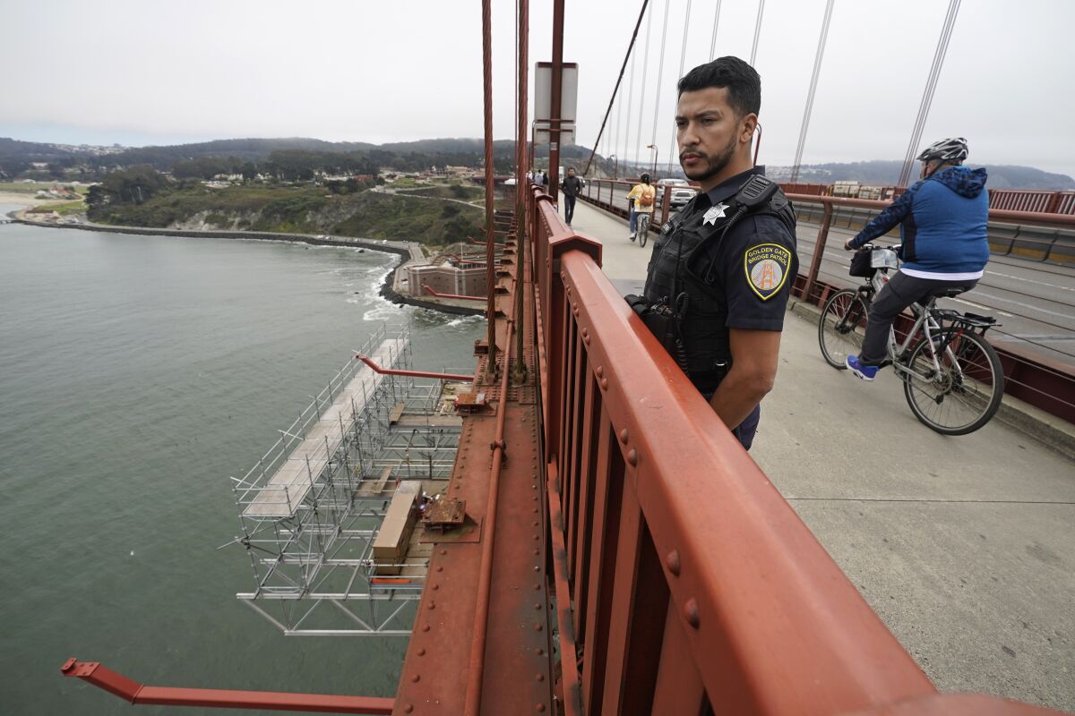 A New Campaign To Save People Who Jump From Golden Gate Bridge Los Angeles Times