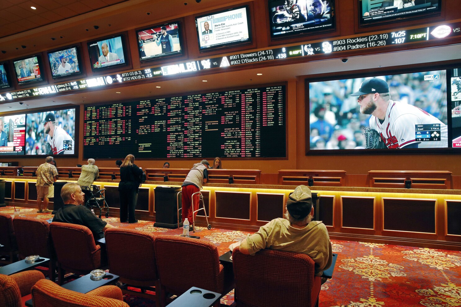 Las Vegas Is Open But It S A New Experience For Sports Bettors Los Angeles Times
