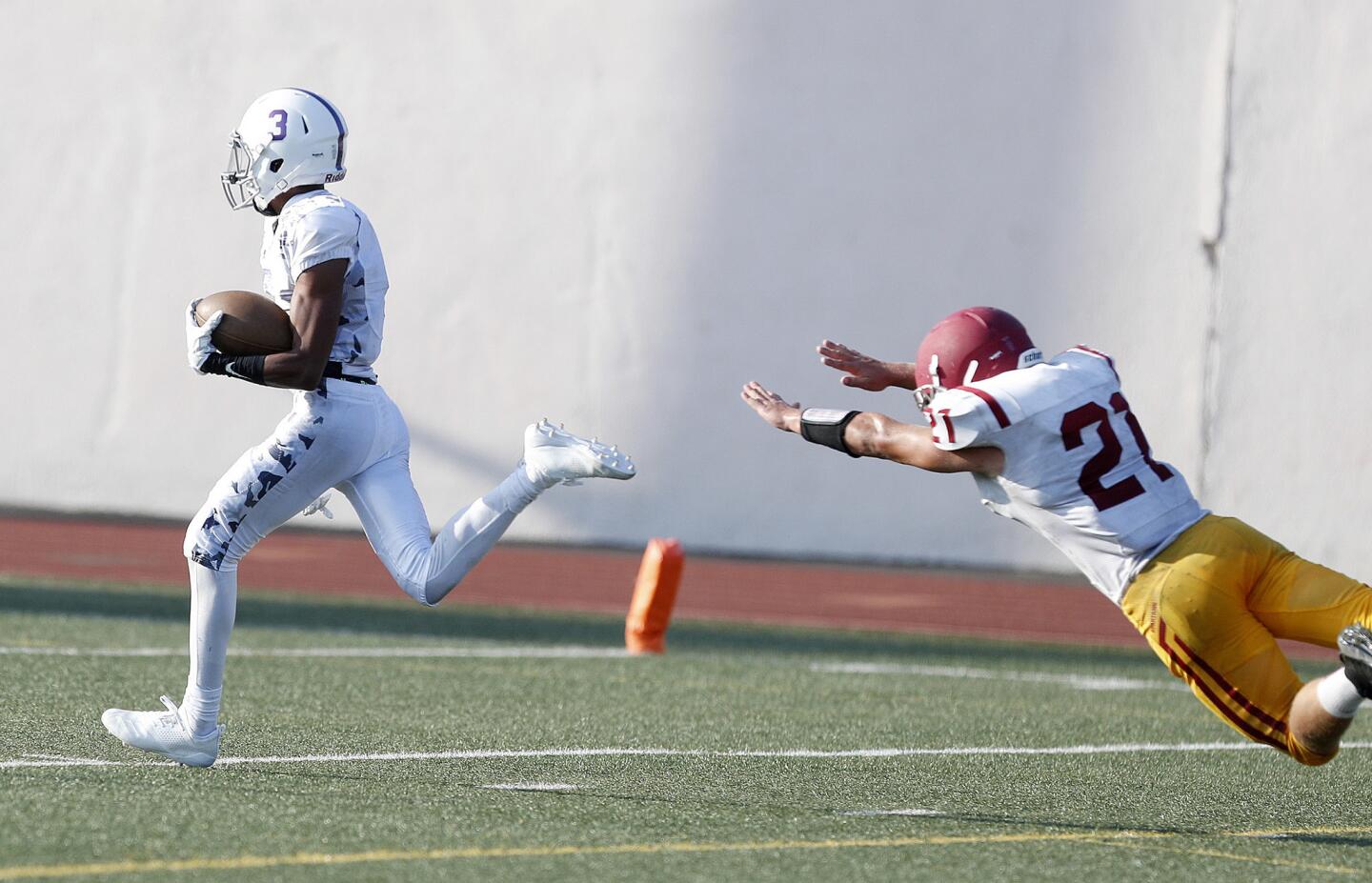 Photo Gallery: Football season opener in non-league game between Hoover and La Canada