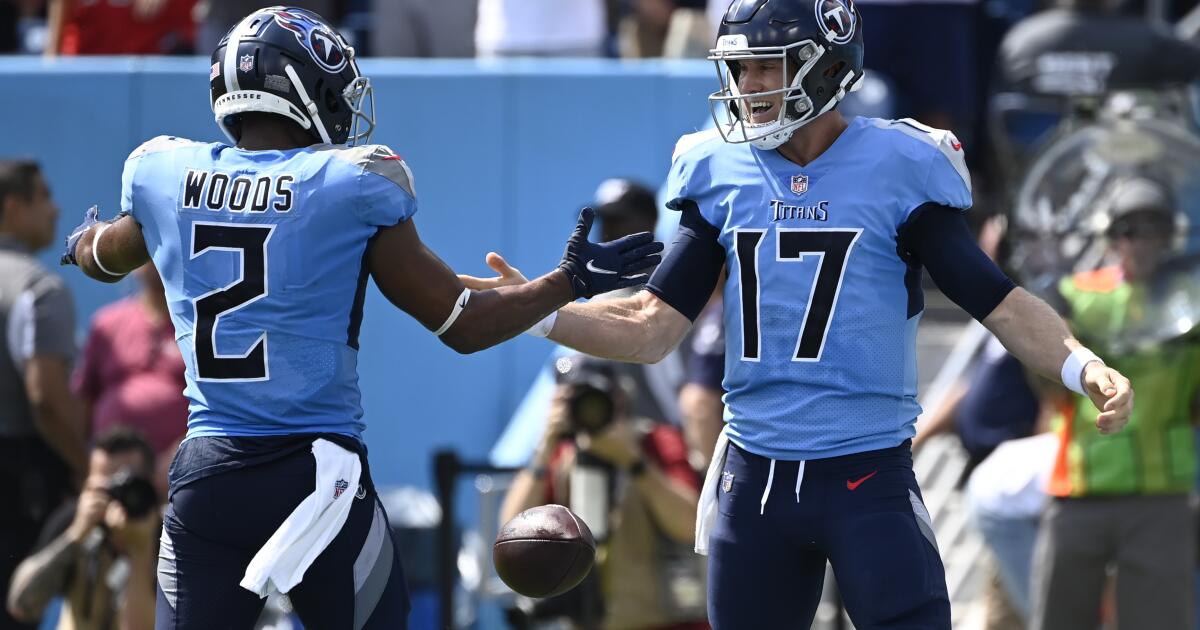 Titans never trail in keeping Raiders winless