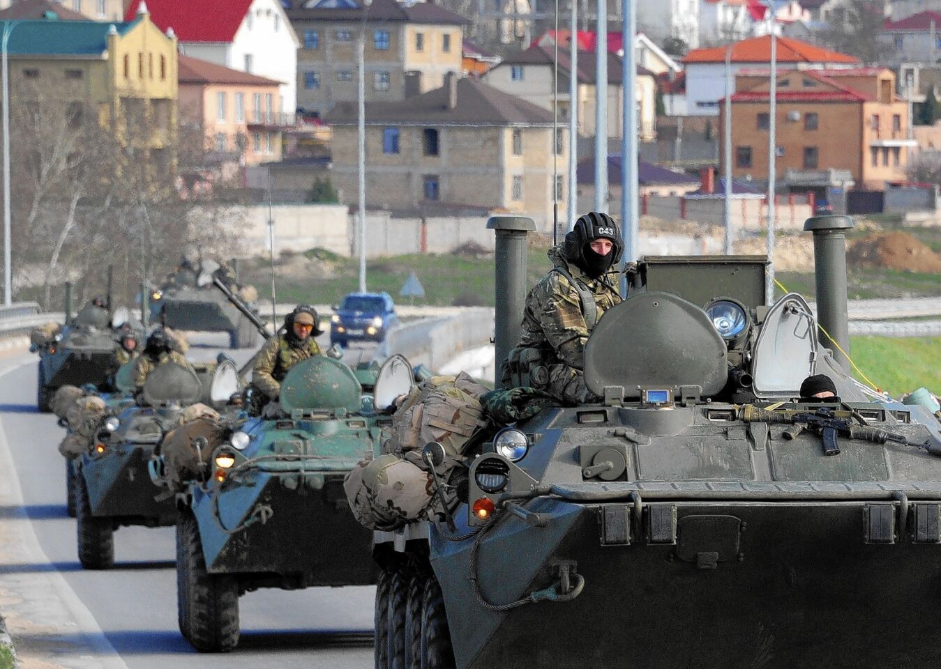 Russia keeps up its military presence in Crimea