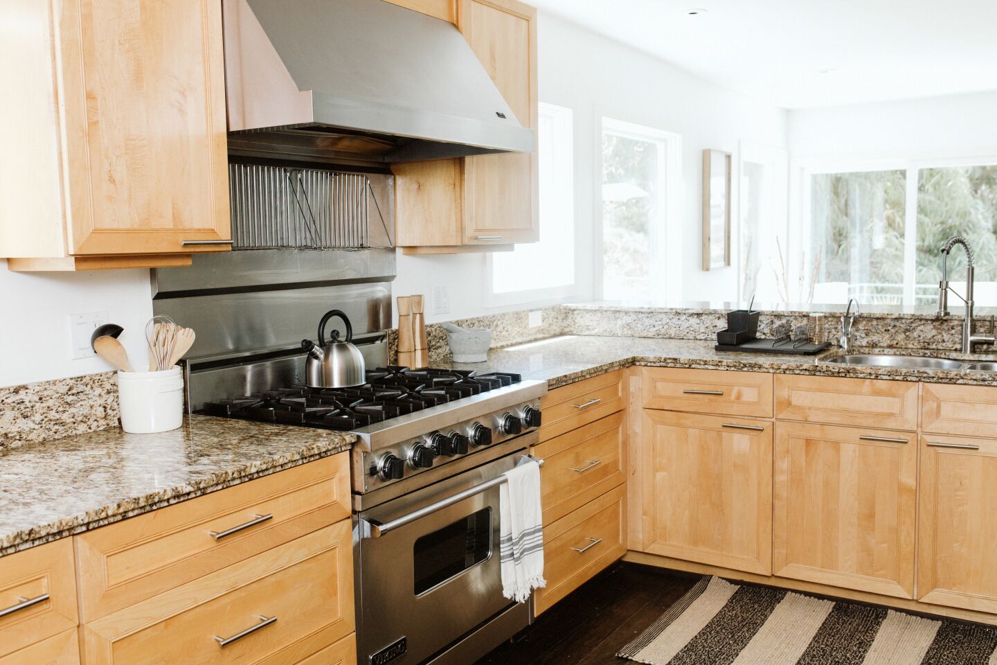 6111_La_Pintura_Drive-Kitchen