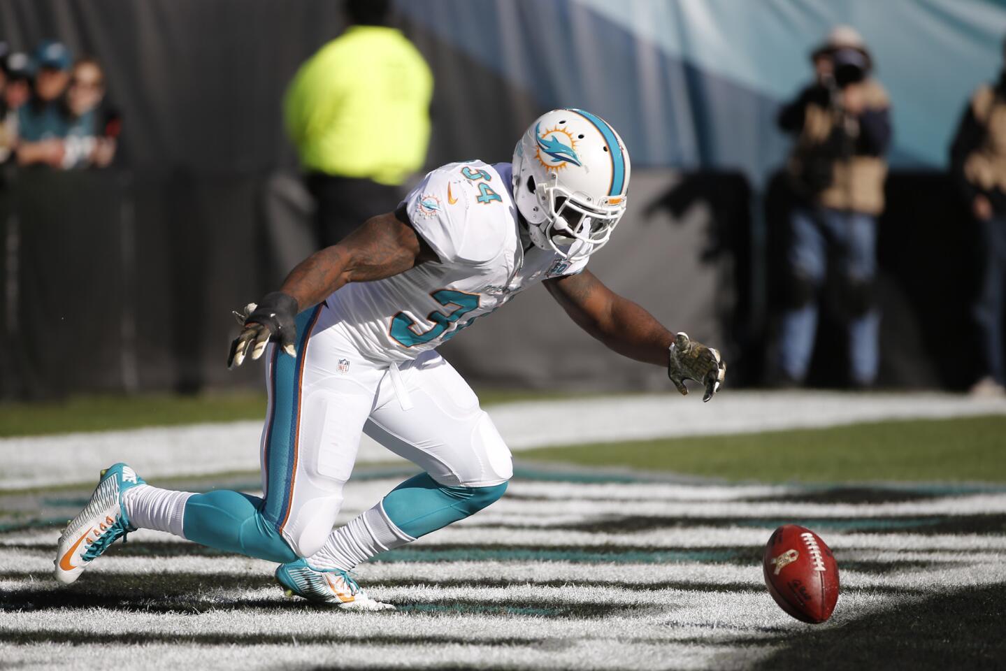 Williams, who has a cast on his right hand because of a thumb injury, bobbled a snap for the second straight week. This time the second-year tailback tried to bring the ball out of the end zone before getting tripped up at the 1-yard line. The Dolphins gave up a safety on the very next snap. The Dolphins had Jarvis Landry handle kickoff returns the rest of the game because Williams injured an ankle on the play. -- OK