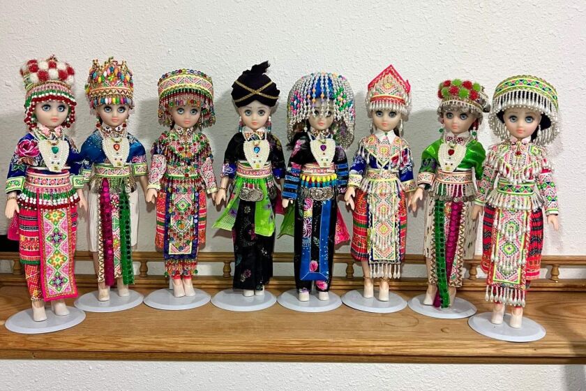 Hmong dolls made by Maolor Xiong in the mid-1990s .