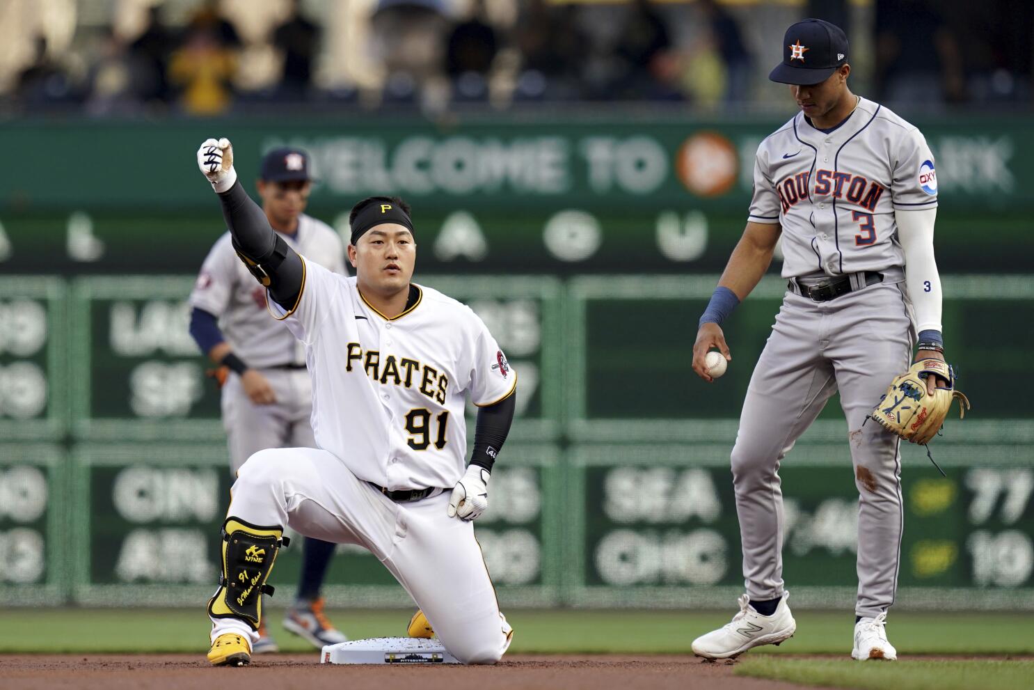 Pirates absorb another sizable injury blow as Ji-Man Choi will miss next 8  weeks