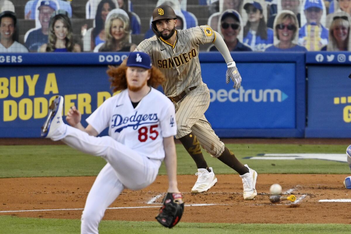 Dodgers' Joe Kelly goes on IL with right shoulder issue