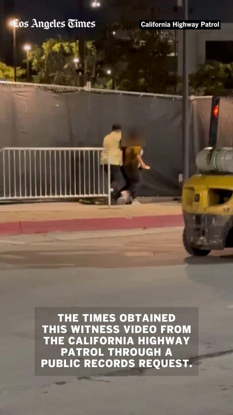 প্রাক্তন ডডজার্স জুলিও উরাসে একটি ভিডিও দেখুন প্রাক্তন ডডজার্স জুলিও উরাসে একটি ভিডিও দেখুন