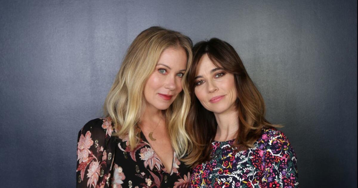 Christina Applegate and Linda Cardellini on their dark friendship in  Netflix's 'Dead to Me' - Los Angeles Times