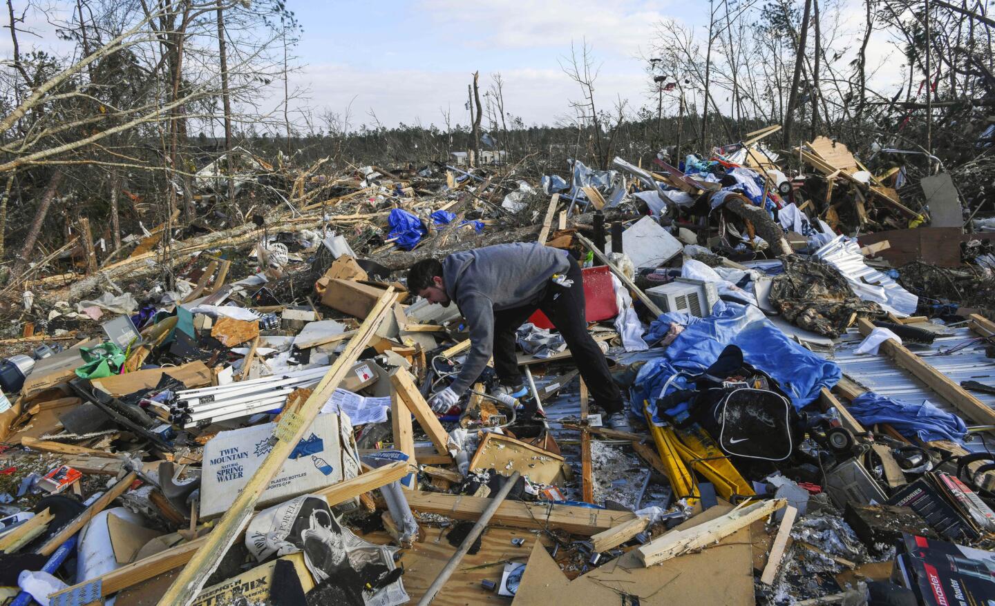 Tornado kills 23 in Alabama