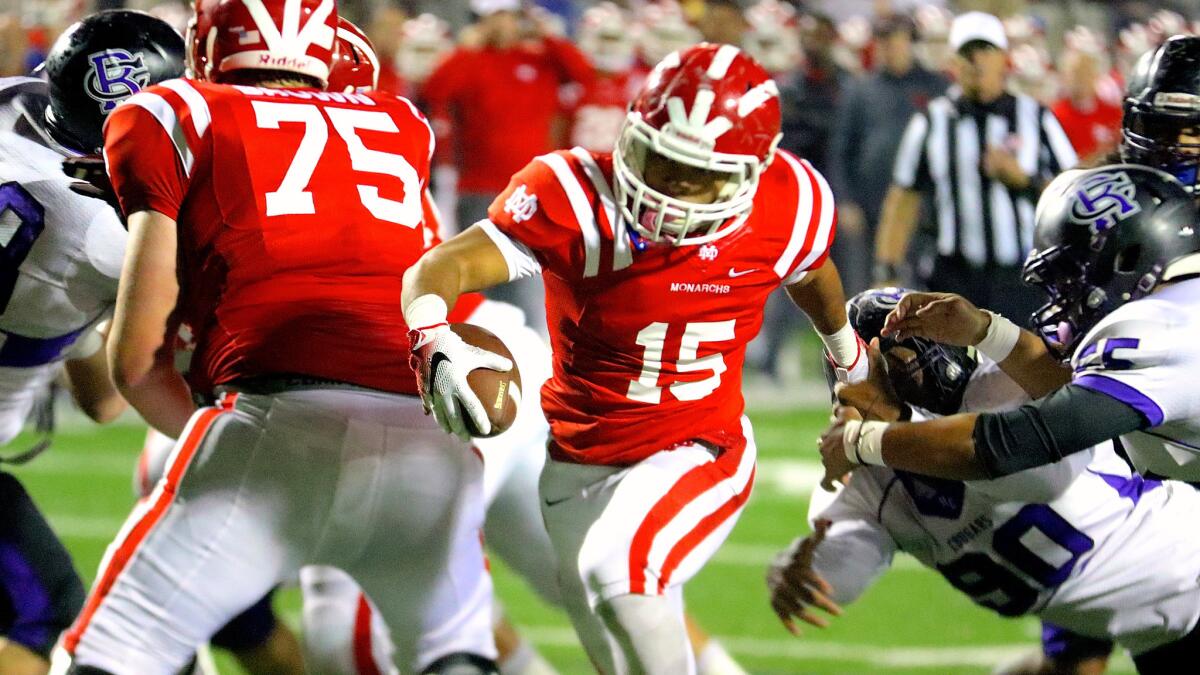 Shakobe Harper scores Mater Dei's first touchdown Friday night. Harper ran for three scores in the Monarchs' 48-21 victory over Rancho Cucamonga.