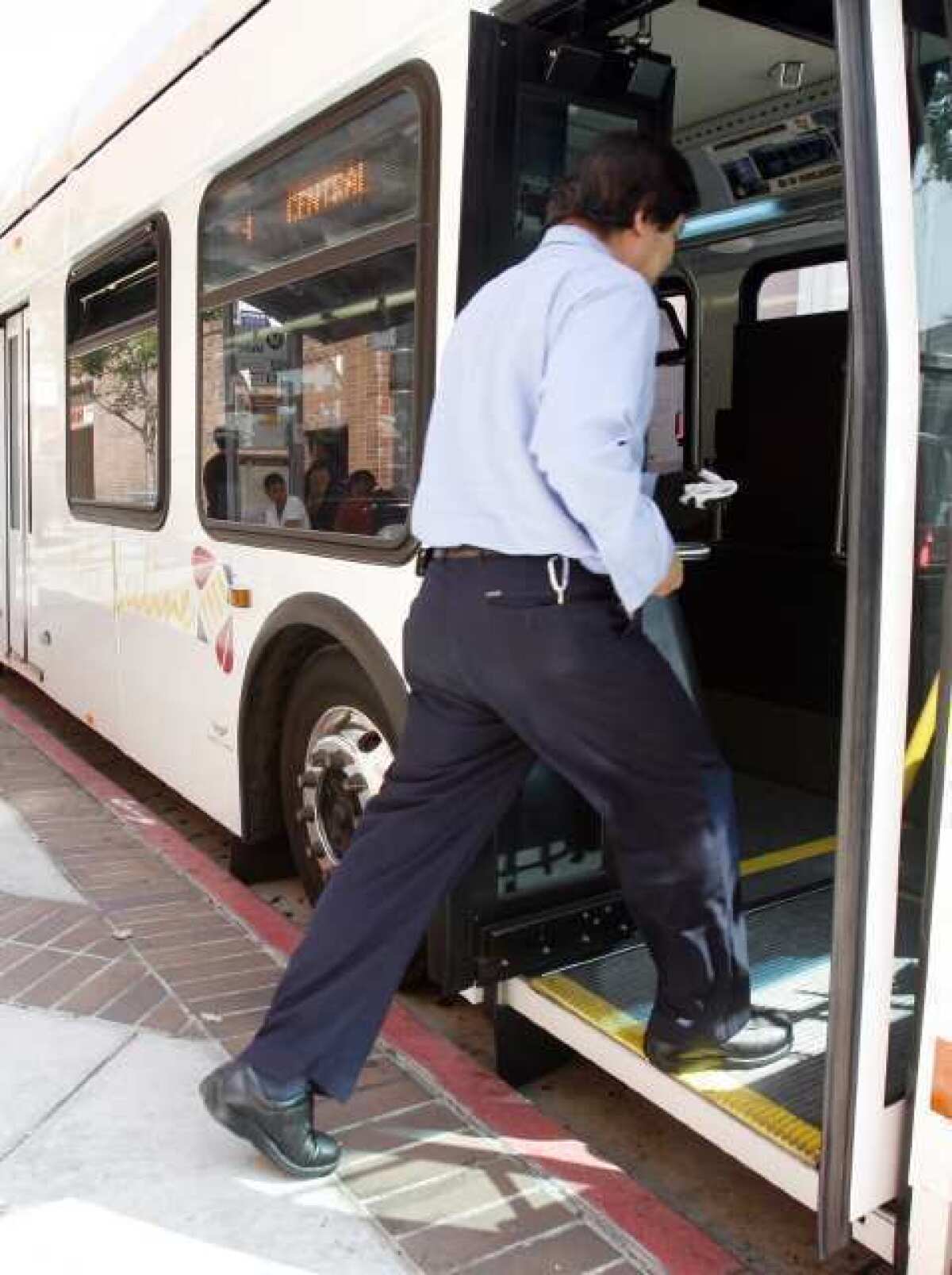 A Glendale Beeline bus driver returns to his bus on Brand Boulevard. Transportation officials are working on a $754,000 website to make it easier for commuters to find routes through Glendale, Burbank, La Canada and Pasadena.