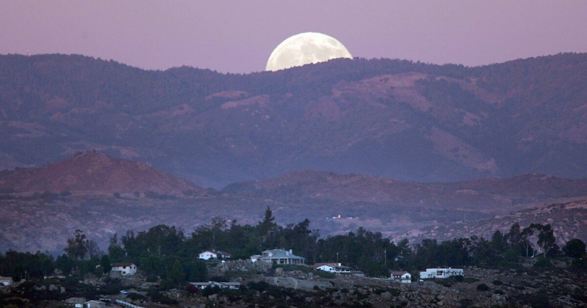Ideal weather expected as San Diego experiences first full blue moon on