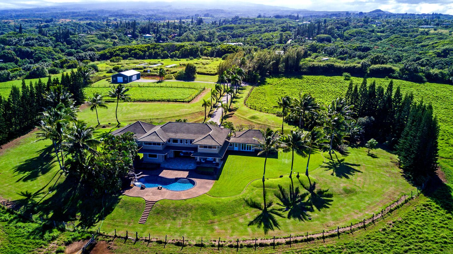 The rolling grounds sprawl along half a mile of coastline between Uaoa Bay and Pilale Bay on a scenic lookout known as Kealii Point.