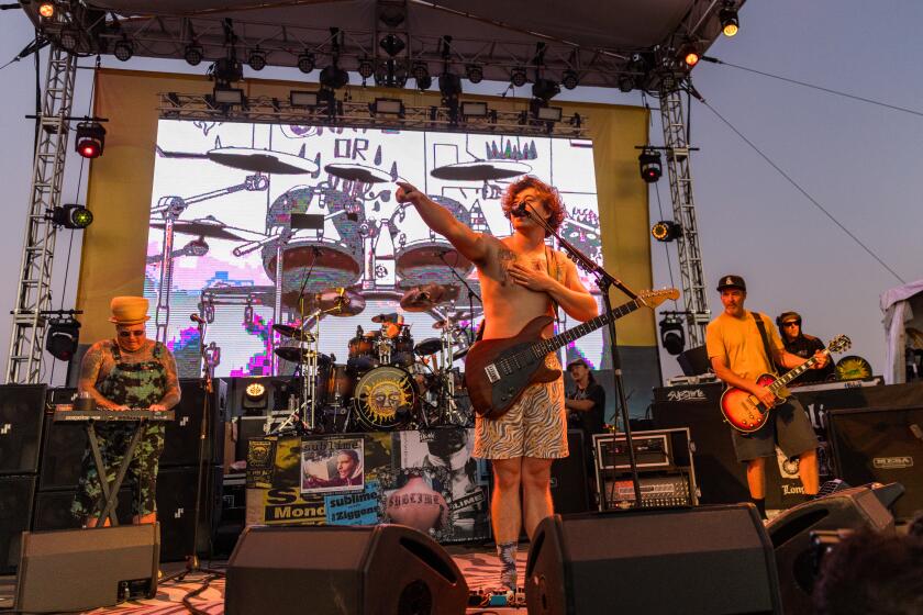 Sublime se presenta en el US Open of Surfing el 3 de agosto del 2024, en Huntington Beach, California.