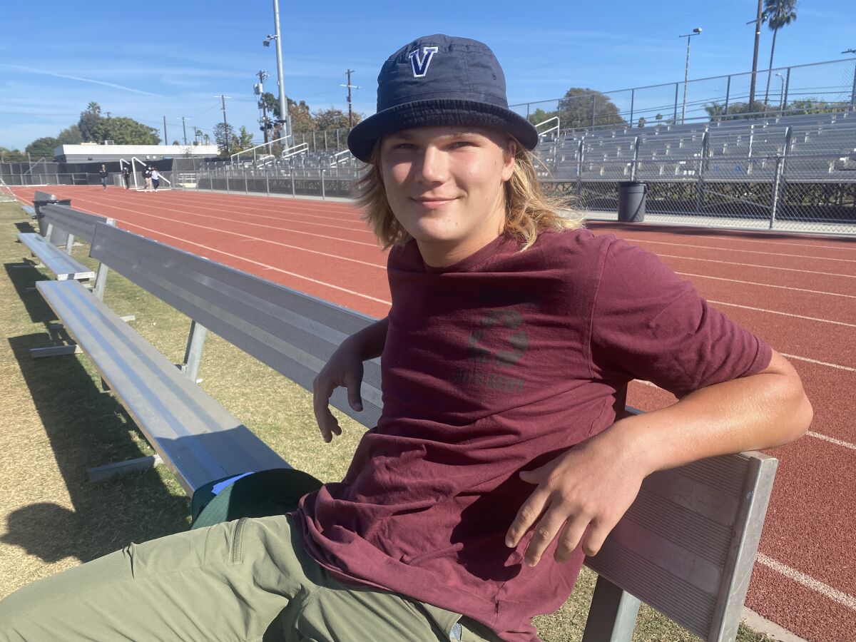 Venice defensive end/tight end Thomas Kensinger.