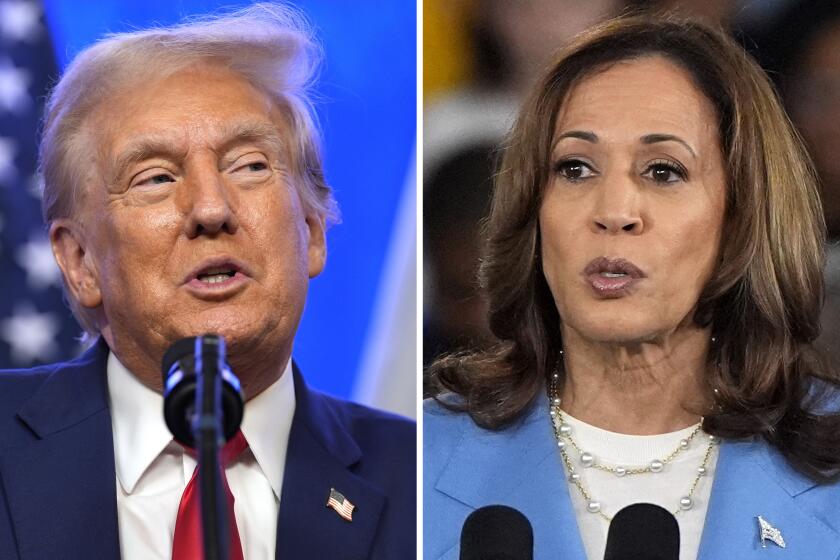 En esta combinación de fotos se muestra al expresidente y candidato presidencial republicano Donald Trump el 15 de agosto de 2024, en Bedminster, Nueva Jersey, y a la vicepresidenta y candidata presidencial demócrata Kamala Harris en un evento de campaña el 16 de agosto de 2024, en Raleigh, Carolina del Norte. (AP Foto)