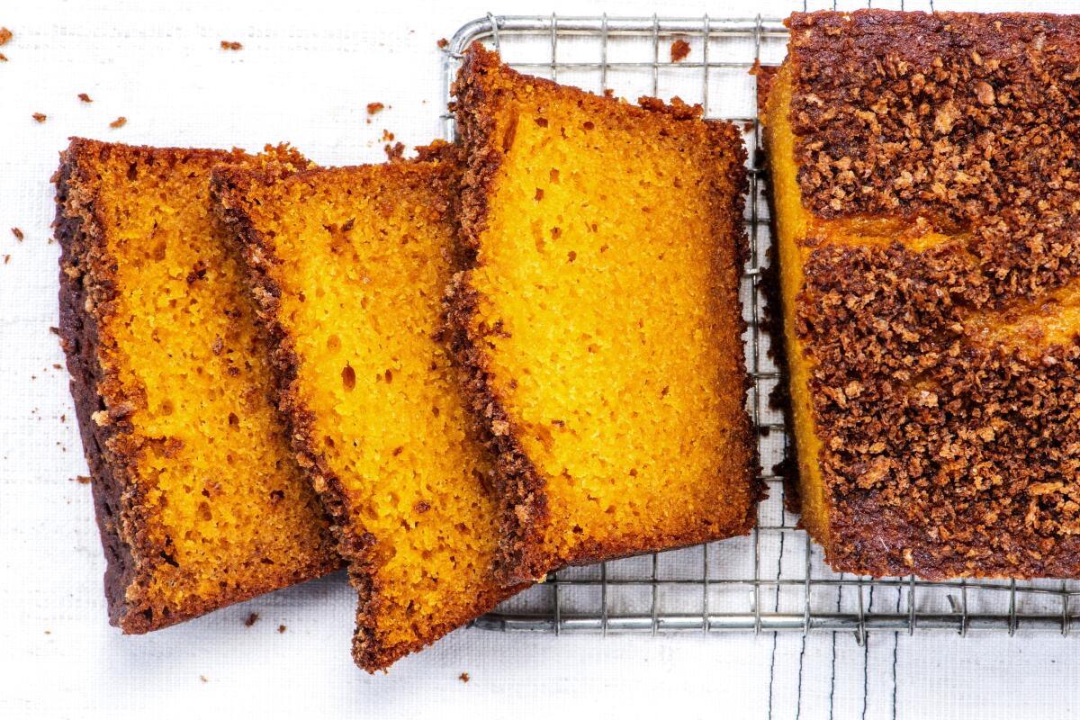 Closeup of a sliced loaf with crumbly topping.