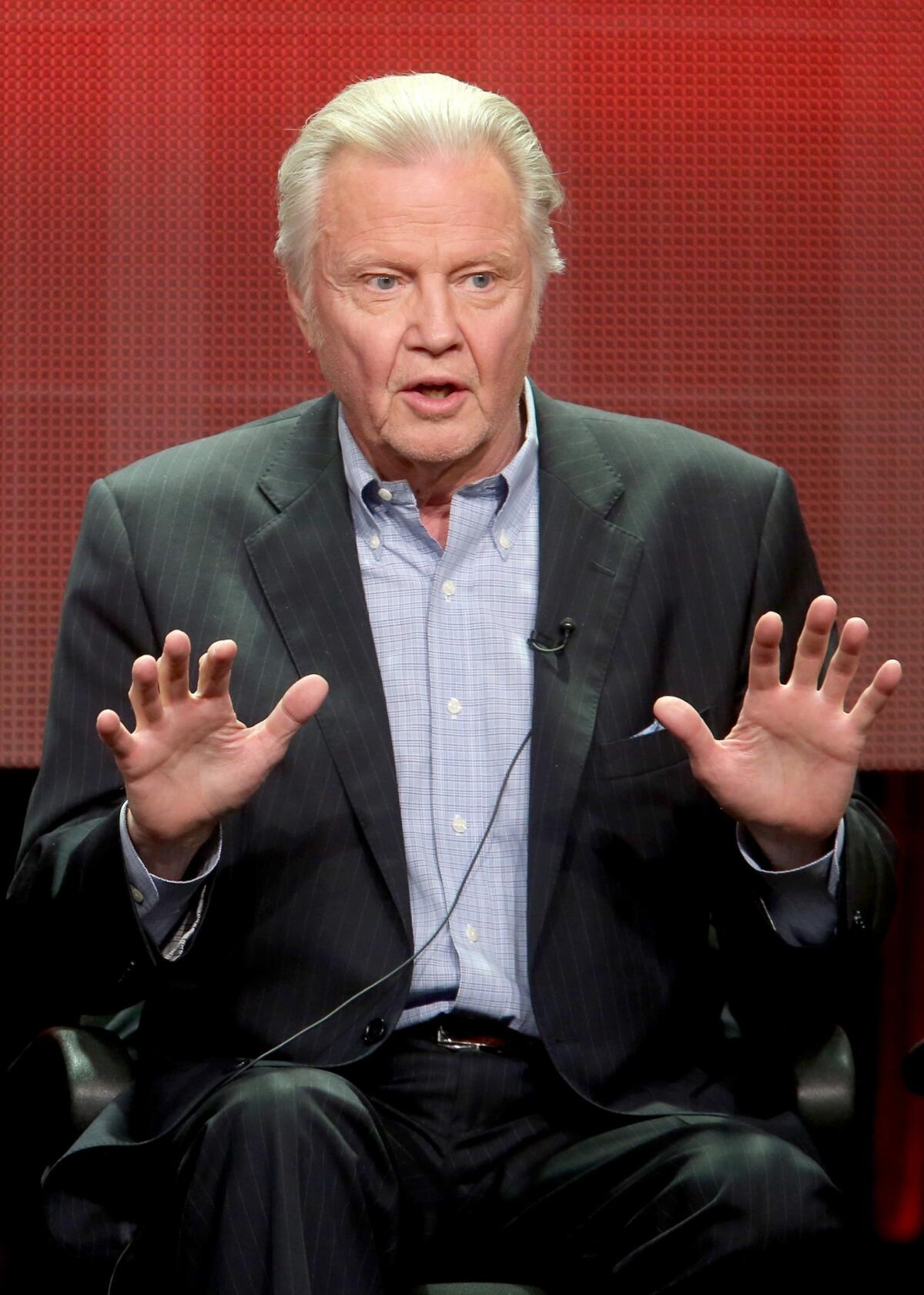 Jon Voight has written a letter published by the Hollywood Reporter on Monday in which he strongly criticizes Javier Bardem, Penelope Cruz and others who signed a missive against Israel's actions in Gaza.